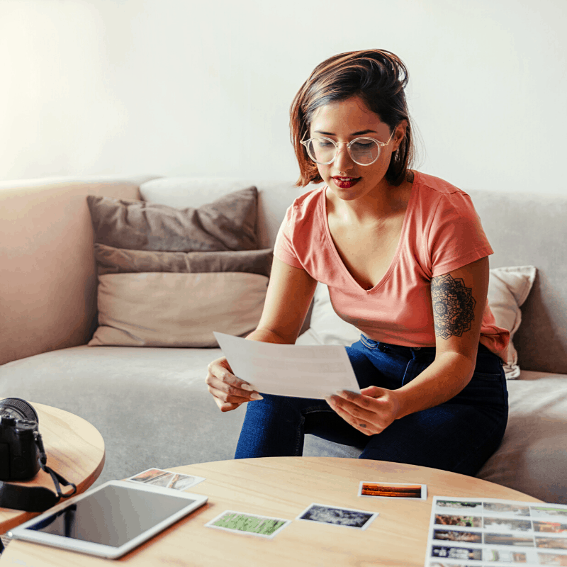 woman-working-on-side-hustle