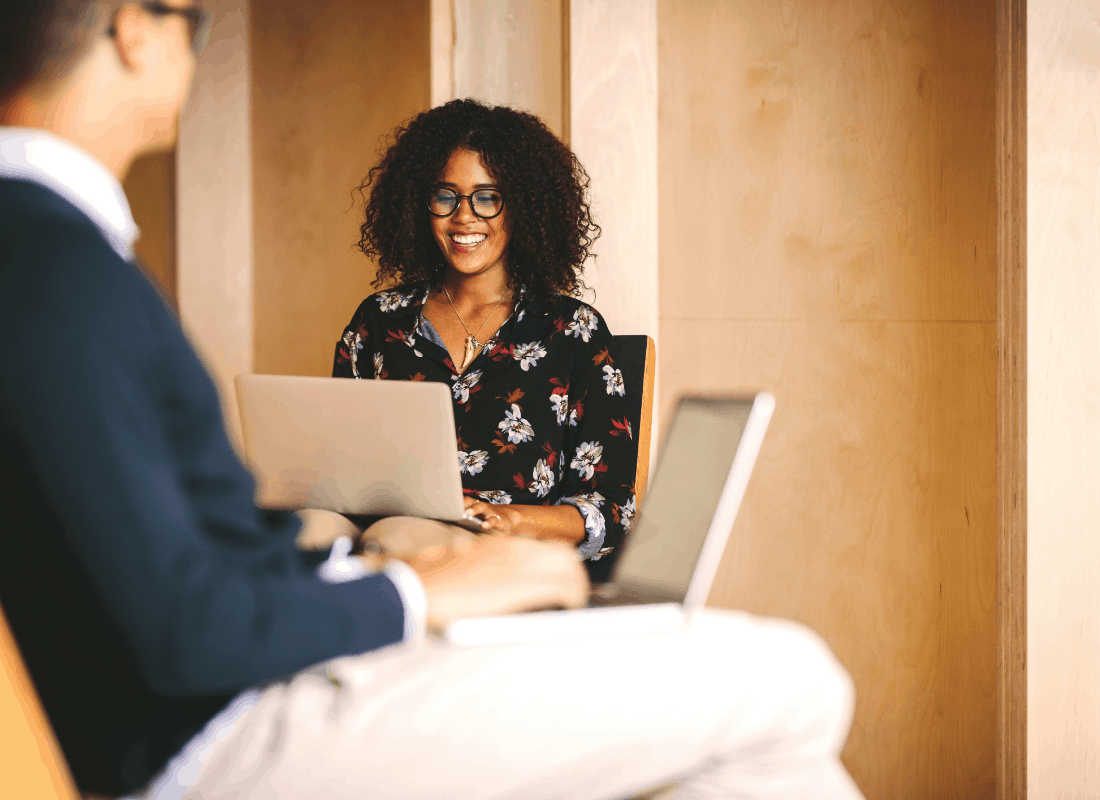 woman-helping-with-job-search