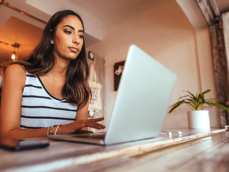 7 Most Popular Online Side Hustle Ideas (2021 & beyond)