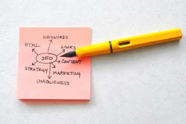 post-it with SEO notes